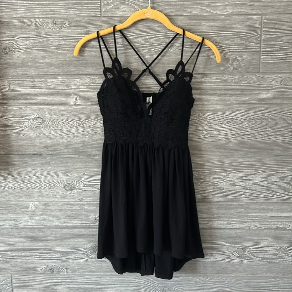ZENANA Black‎ Lace Trim Smocked Babydoll Tank Top Women's Size small